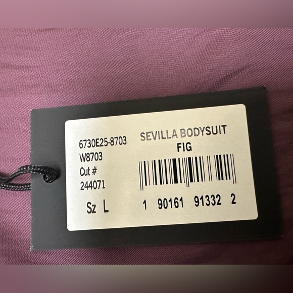 NWT; PAIGE
SEVILLA CROSSOVER V NECK LONG SLEEVE BODYSUIT IN FIG🌺 - Picture 7 of 8